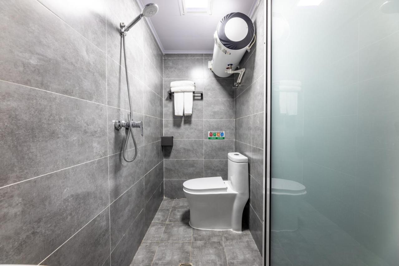 Happy Dragon Hotel -- Nearby Tiananmen Square & Forbidden City & Wangfujing Street & Line 5,6,8 Subway Nearby & Free Coffee & Free Laundry & Fluent English Speaking & Tourist Attractions Ticket Service & Free Wifi Unlimited For Western Software Beijing Luaran gambar