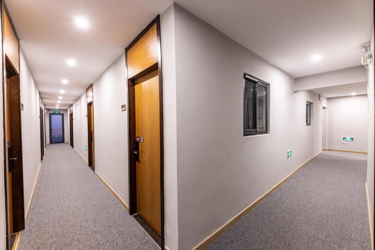 Happy Dragon Hotel -- Nearby Tiananmen Square & Forbidden City & Wangfujing Street & Line 5,6,8 Subway Nearby & Free Coffee & Free Laundry & Fluent English Speaking & Tourist Attractions Ticket Service & Free Wifi Unlimited For Western Software Beijing Luaran gambar