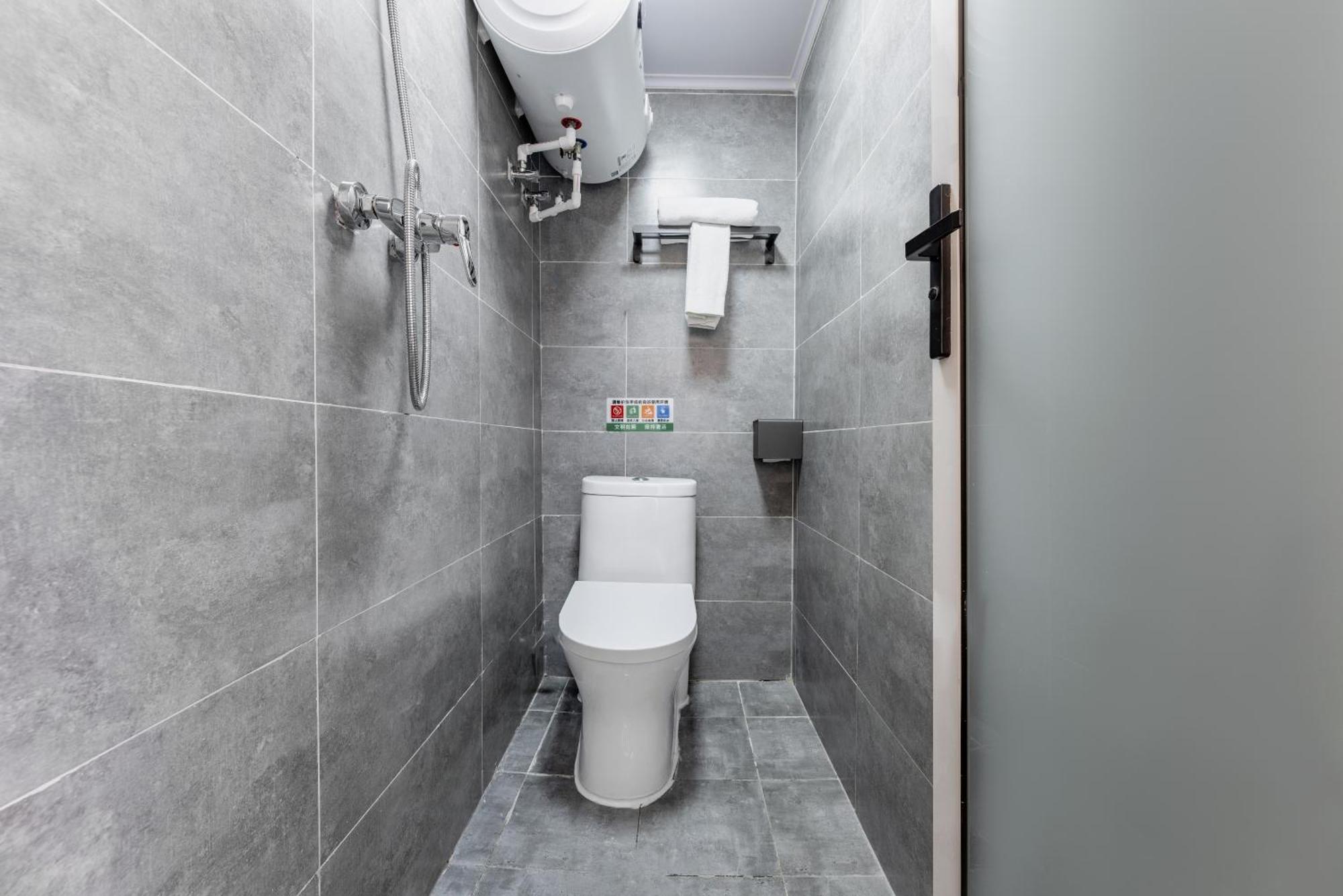 Happy Dragon Hotel -- Nearby Tiananmen Square & Forbidden City & Wangfujing Street & Line 5,6,8 Subway Nearby & Free Coffee & Free Laundry & Fluent English Speaking & Tourist Attractions Ticket Service & Free Wifi Unlimited For Western Software Beijing Luaran gambar