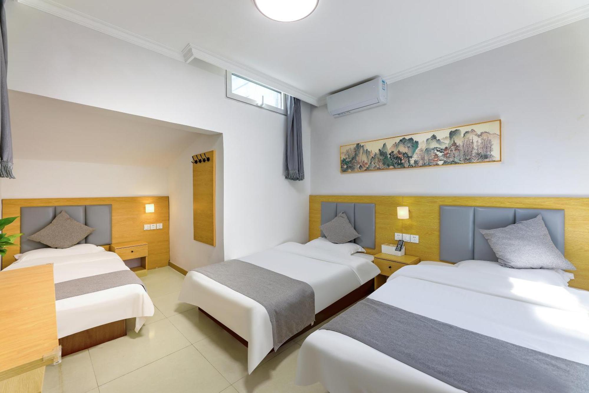 Happy Dragon Hotel -- Nearby Tiananmen Square & Forbidden City & Wangfujing Street & Line 5,6,8 Subway Nearby & Free Coffee & Free Laundry & Fluent English Speaking & Tourist Attractions Ticket Service & Free Wifi Unlimited For Western Software Beijing Luaran gambar