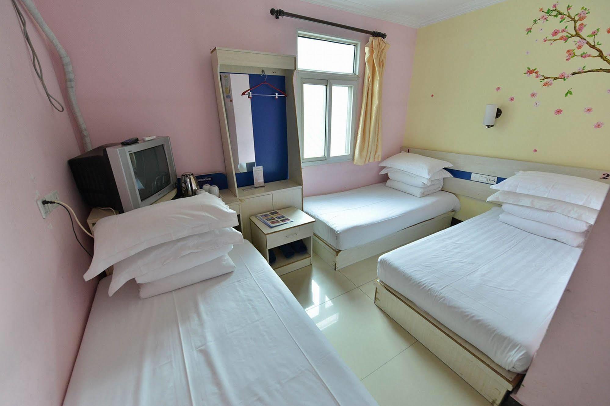 Happy Dragon Hotel -- Nearby Tiananmen Square & Forbidden City & Wangfujing Street & Line 5,6,8 Subway Nearby & Free Coffee & Free Laundry & Fluent English Speaking & Tourist Attractions Ticket Service & Free Wifi Unlimited For Western Software Beijing Luaran gambar